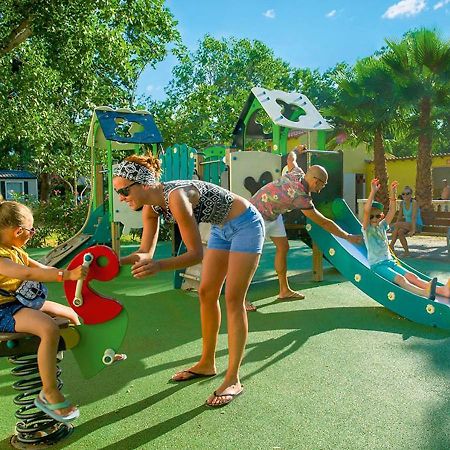 Mobilhome Climatise 3Ch 6P Dans Parc Des 7 Fonts Agde Dış mekan fotoğraf